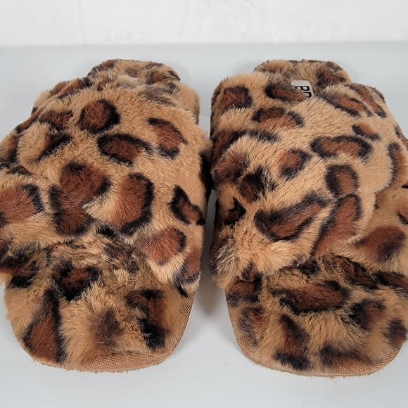 BP. Mae Faux Fur Criss-Cross Slippers in Leopard, Size L - Picture 8 of 13